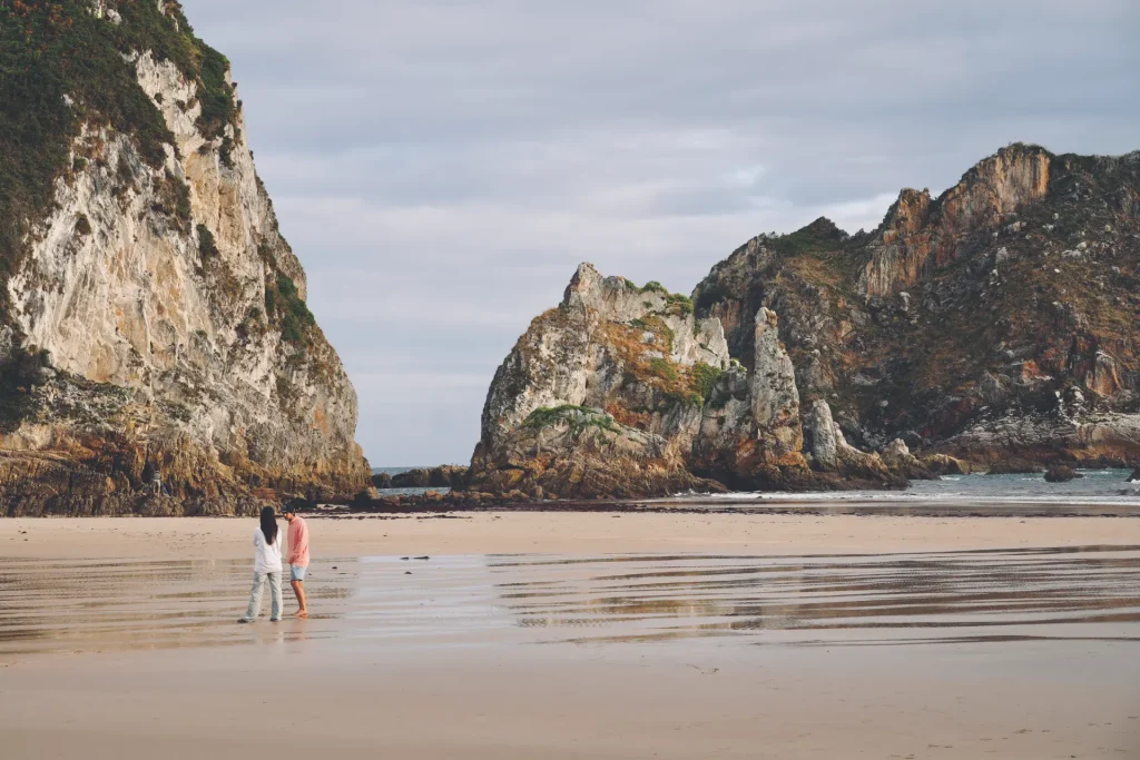 Playa de La Franca, Photo credit: Holacamp.net