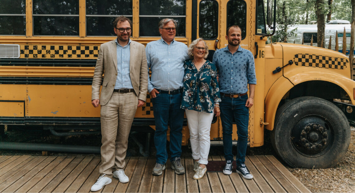 Gruppo Vacanze col Cuore, Famiglia van de Loo-Scalvini